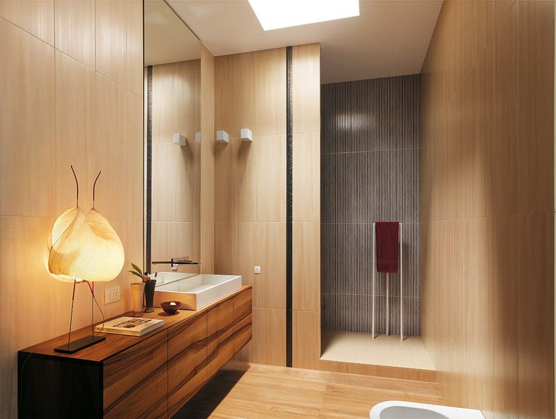 Плитка под дерево в ванной